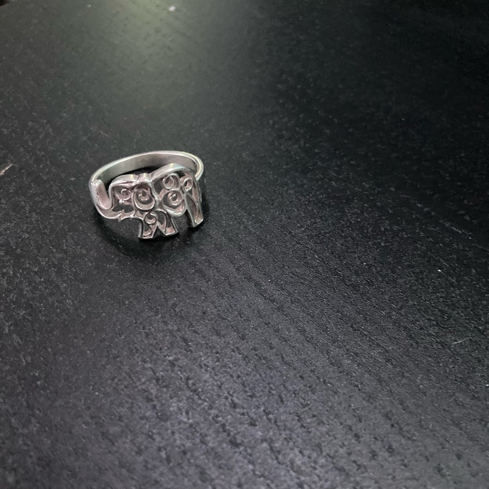Sterling silver elephant ring